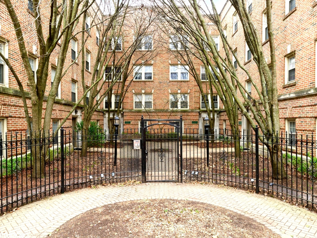 Building Photo - 839 E 52nd St Rental