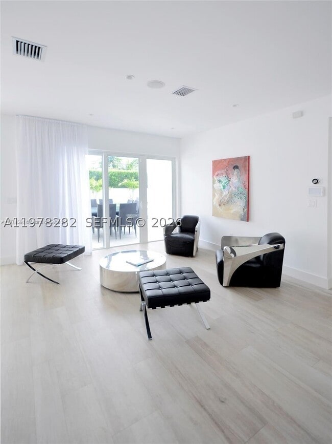 Photo - 880 N Venetian Dr