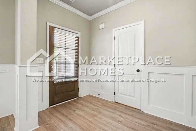 Photo - 110 Hawthorn Ln