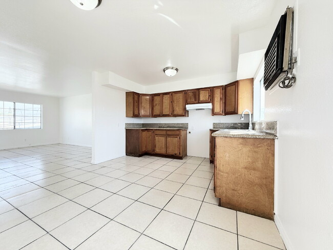 Photo - Bright & Spacious Upper Unit with 3 Bedroom, 2 Bath and assigned Parking space Unidad D