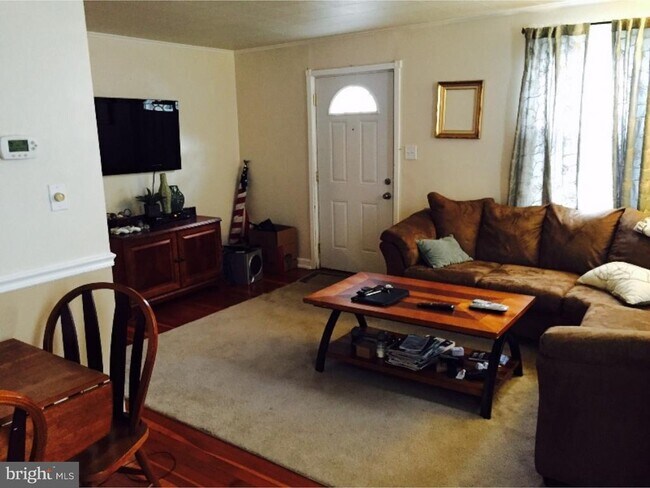 Photo - 411 W High St