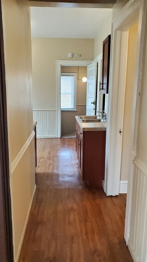 Photo - Remodeled & Spacious 4 Bedroom Lower Duple...