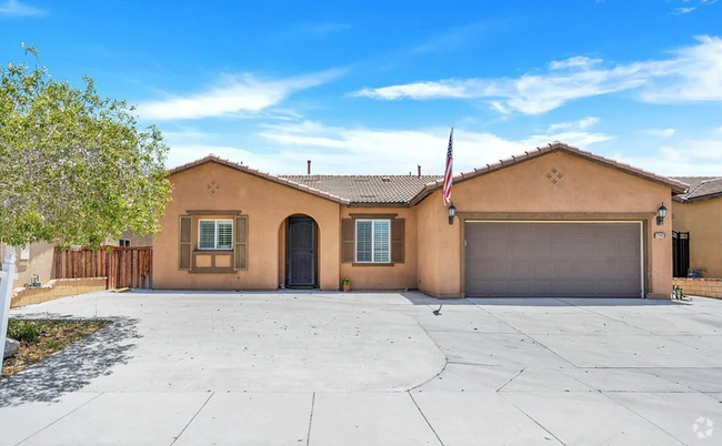 Building Photo - 4 BEDROOM VICTORVILLE HOME WITH SOLAR