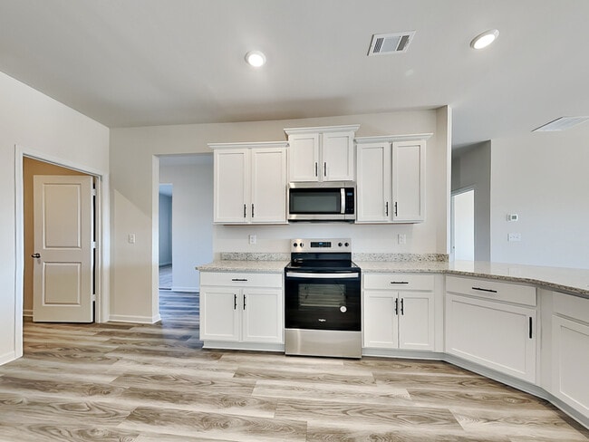 Photo - 1021 Claas Wy