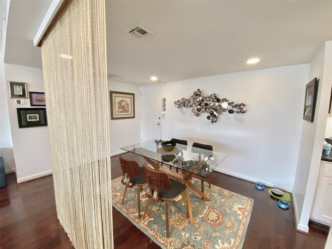 Photo - 2016 Main St Unidad 2105