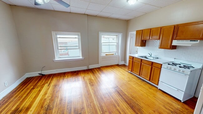 Building Photo - 1114 Spruce St Unit 42
