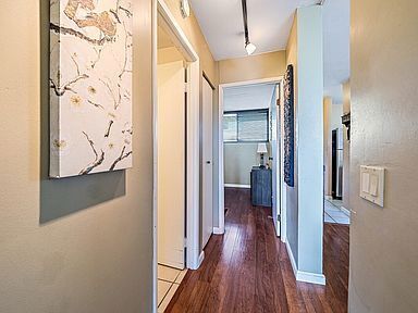 Building Photo - 1875 Kalanianaole St Unit 307