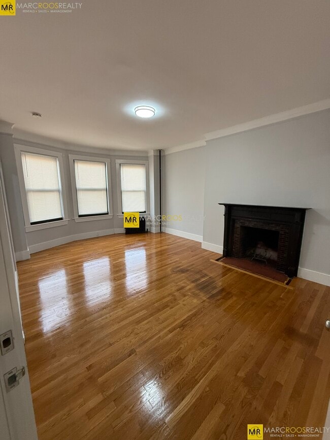 Building Photo - 589 Beacon St