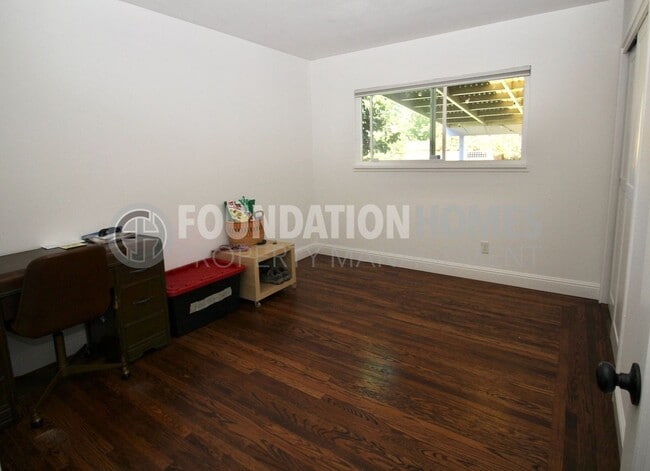 Photo - Charming 3 bed, 2 bath home nestled on a l...