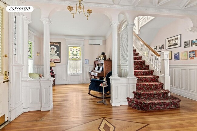 Photo - 257 E 19th St