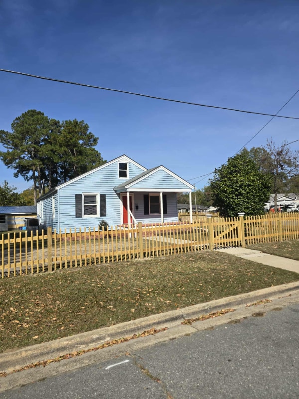 Photo - 307 Graves St