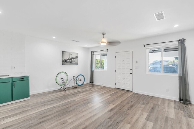 Photo - Beautiful newly remodeled modern 2 Bed + 2...