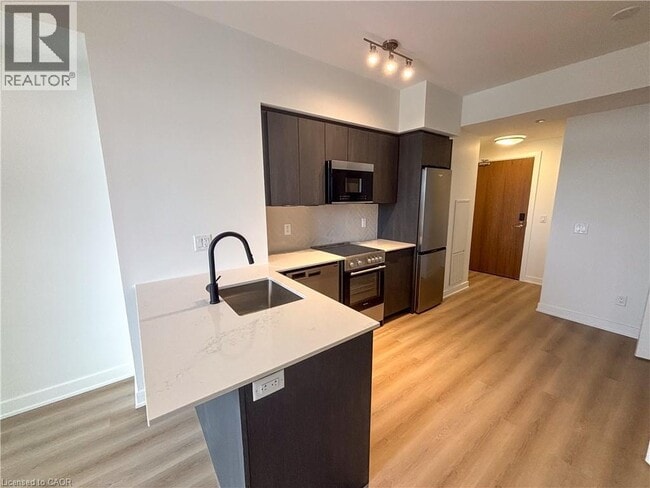 Photo - 25 Wellington St S Unit 2004