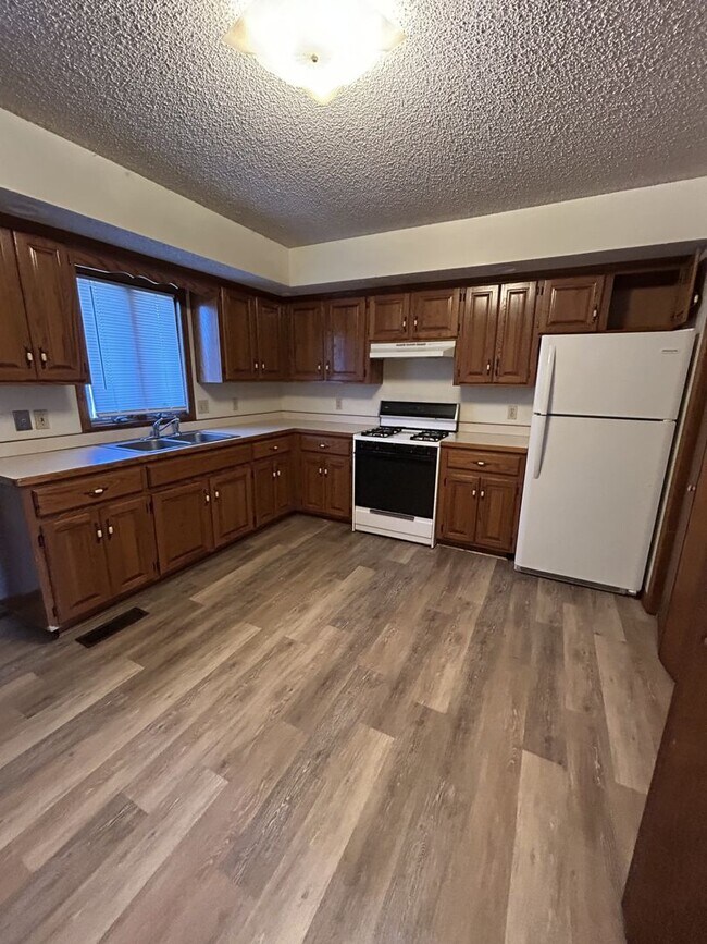 Photo - 401 E Adams St Unit 401 E. Adams Apt. A