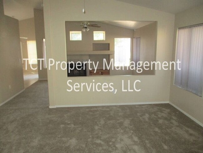Cozy Three Bedroom House in Gilbert!