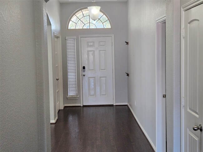 Building Photo - 23610 Ortensia St