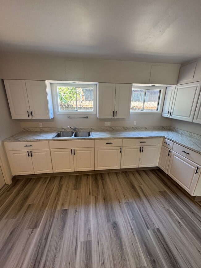 Photo - (935) Western Blvd - 3 Bedroom / 2 Bathroom Duplex Home - Updated Unit 1325