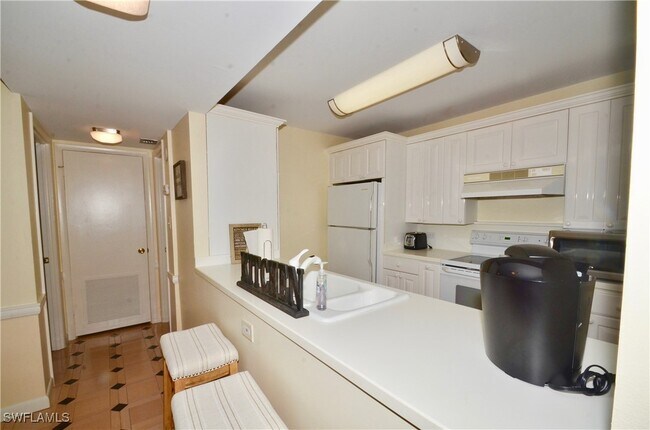 Photo - 555 Park Shore Dr Unidad B-309