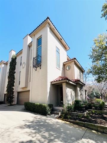 4504 Bowser Ave