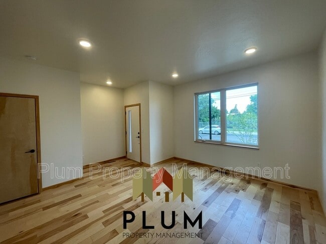 Photo - 1855 S 3rd St W