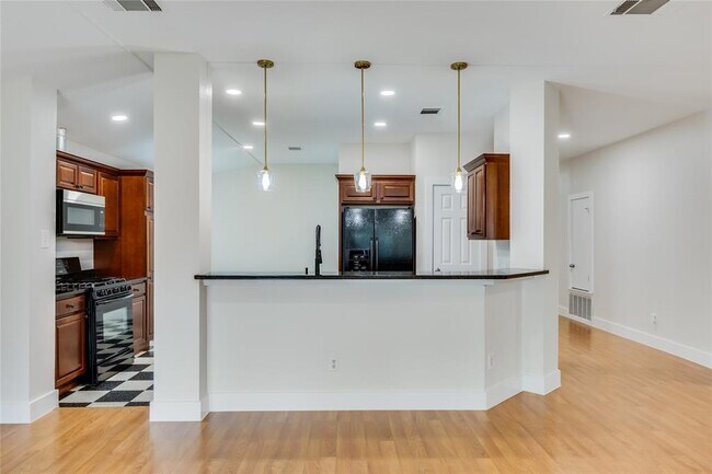 Photo - 1207 Hughmont Dr