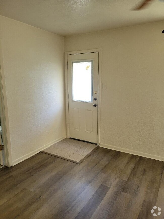 Building Photo - 1607 N W S Young Dr Unit B Rental