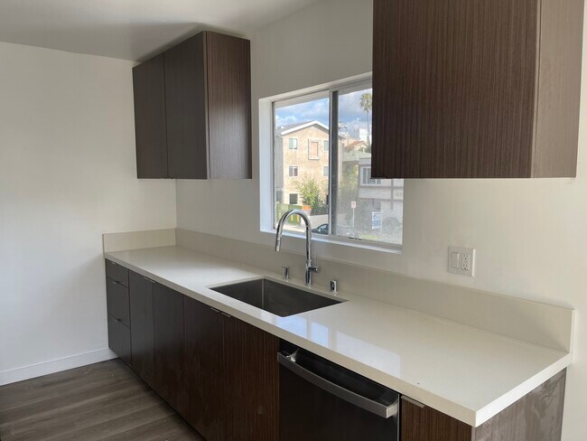 Photo - 1611 Brockton Ave Unit 9