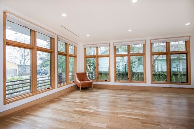 Photo - 811 E 23rd St