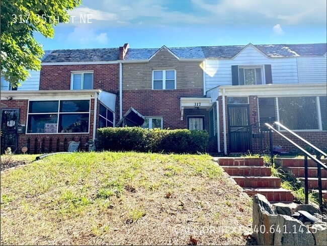 Building Photo - 317 35th St NE