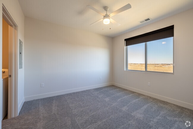 Dormitorio de retiro de 1 habitación y 1 baño - EVO Townhomes & Apartments