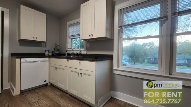 Photo - Remodeled 3/2 ready for new tenants.