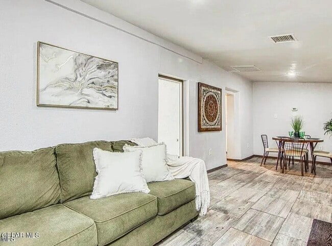 Photo - 221 Hadlock St