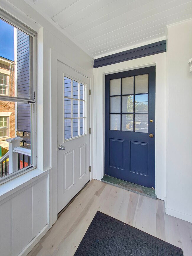 28 Front St Unit 28 Front Street Unit 2