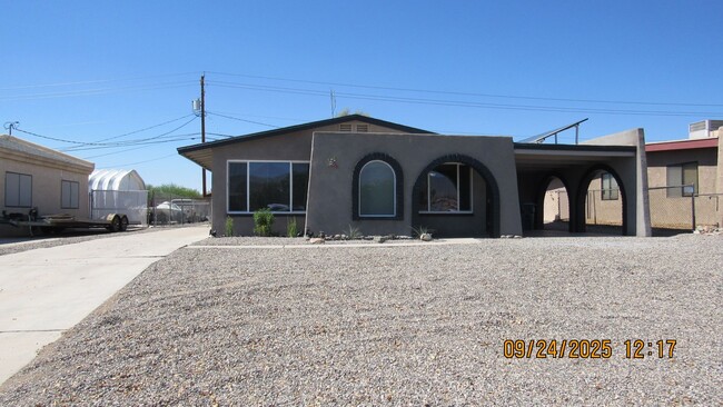 Building Photo - 3 bedroom 2 bathroom with Solar!!!!