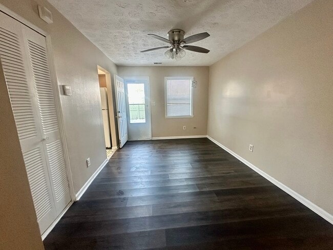 Photo - 6340 Commons Dr