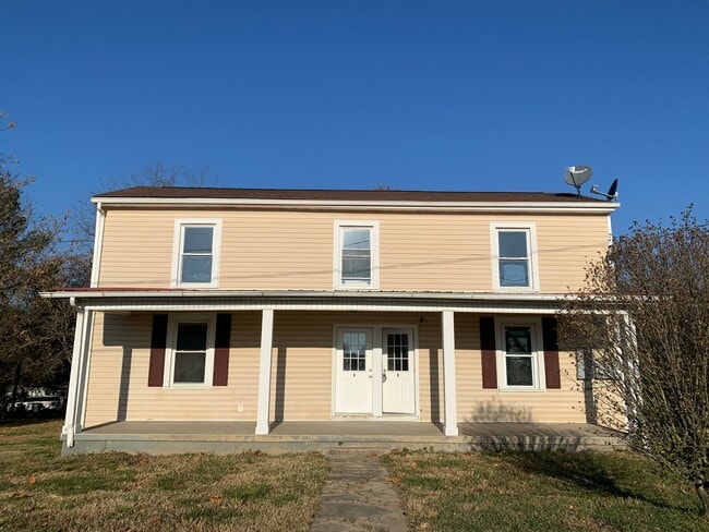 Building Photo - Gorgeous newly renovated apartment in Broo...