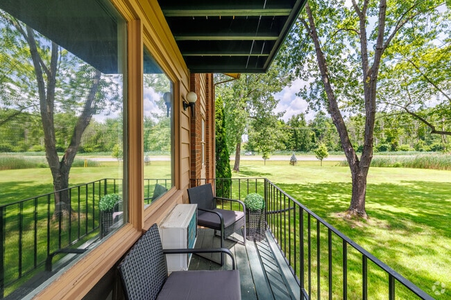 1BR, 1BA - 730SF - Balcony - Longbranch Park Apartments