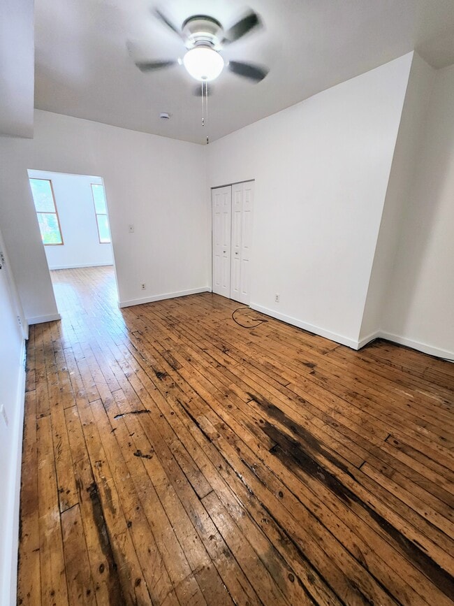Building Photo - 5235 Butler St Unit 2nd Floor