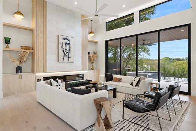 Photo - 2401 Oakhaven Cir