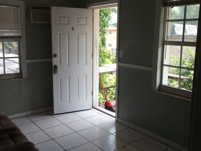 Photo - 410 NW 36th St Unit 4