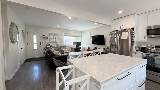 Photo - 849 Osgoode Dr