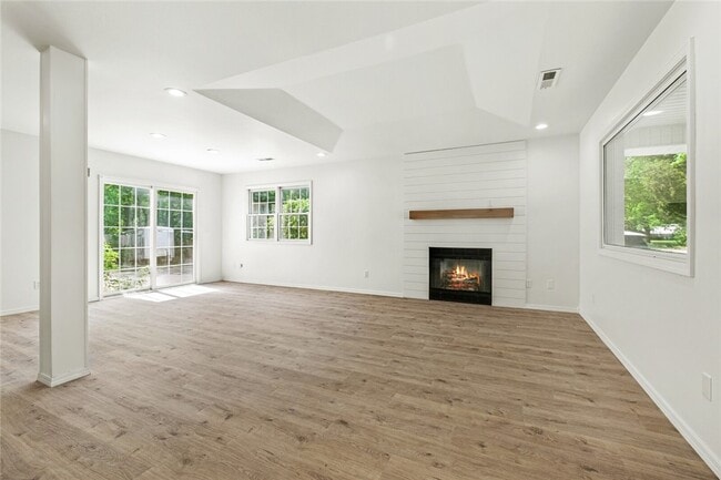 Photo - 1604 Oakwood Ave