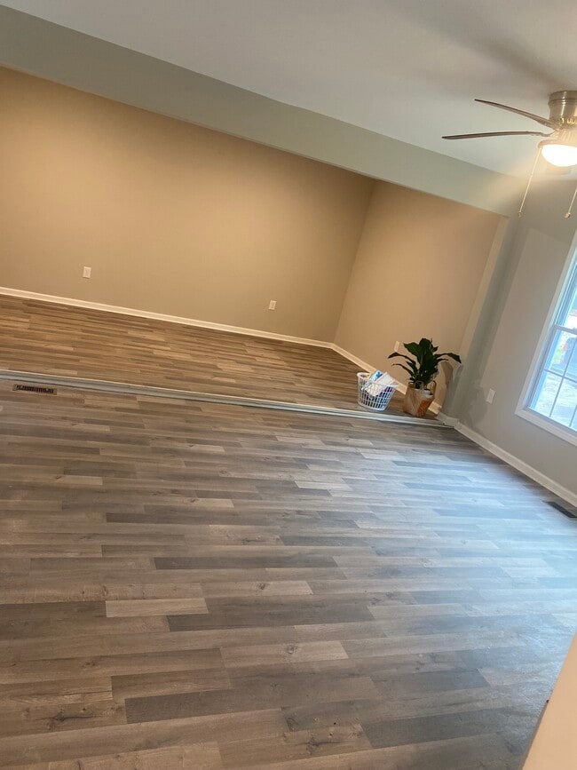 Photo - 755 Cascade Dr