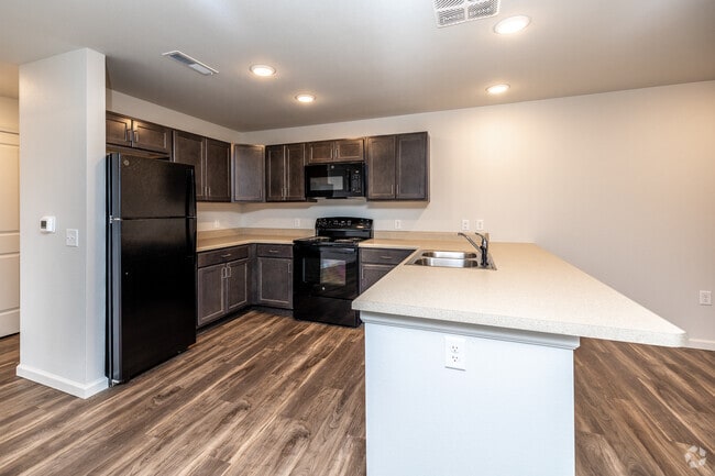 2BR, 2BA - 855 SF