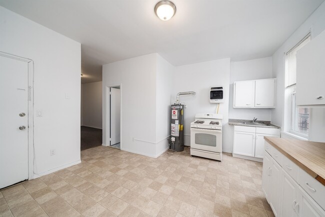 Building Photo - 434 Central Ave Unit 3R Rental