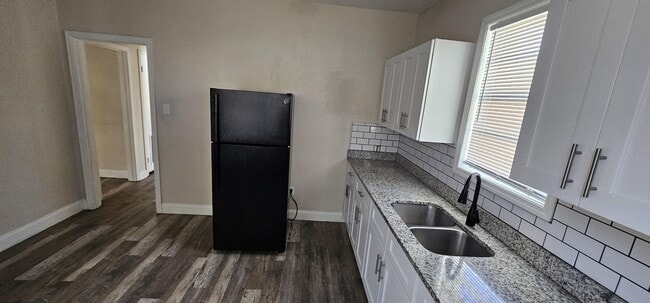 Photo - 490 E Pearl St