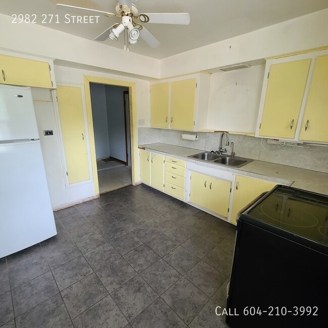 Photo - Spacious 3 Bedroom Home With Large Backyard
