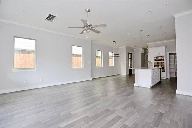 Photo - 513 W Bell St