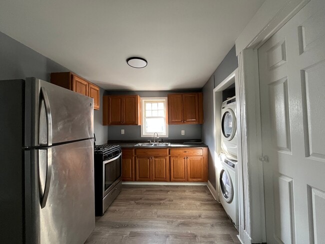 Photo - 683 State St