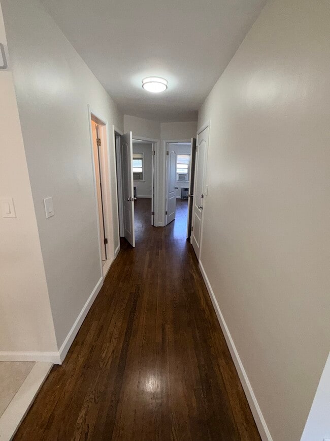 Sala - 35-26 32nd St Unidad 2